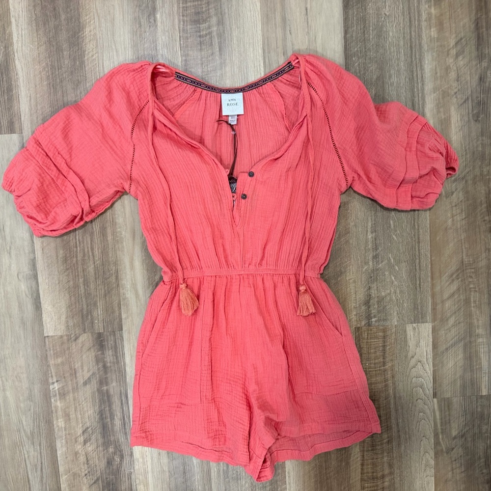 Knox Rose Coral Textured Romper Size XS